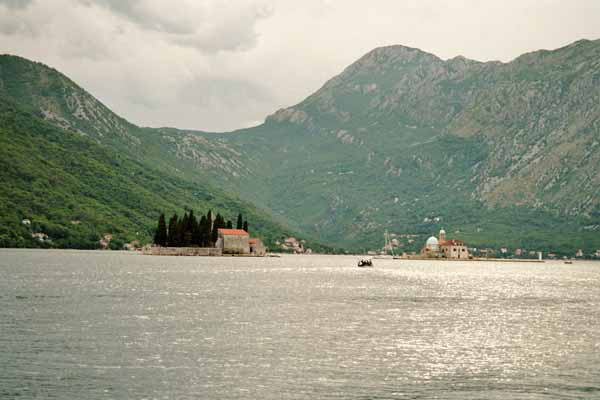 Inseln in der Bucht von Kotor (Boka kotorska) bei Perast (Montenegro, Crna Gora)