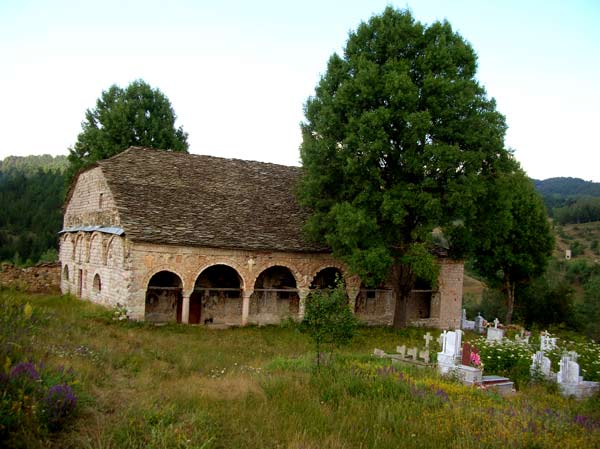Kirche Shen Thanasit in Voskopoja (Albanien)