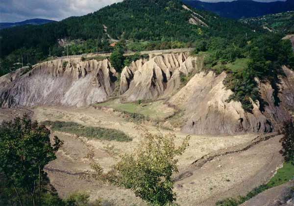Gesteinsformationen bei Meledic, Kreis Buzau (Rumänien, Romania, Roumanie)