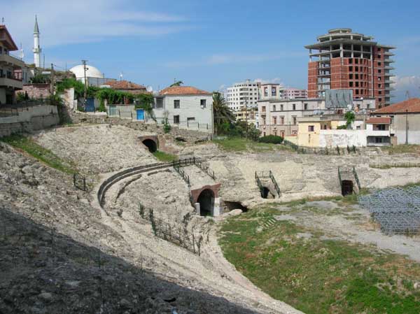 Das Amphitheater in Durrsi (Durrs, Durazzo, Epidamnos, Dyrrhachion) (Albanien, Albanie, Albania, Shqipria)