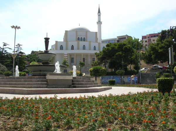 Die grosse Moschee (xhamia e madhe, Fatih Moschee) in Durrsi (Durrs, Durres, Durresi) (Albanien, Albanie, Albania, Shqipria)