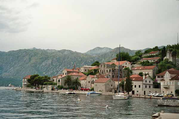 Perast an der Bucht von Kotor (Boka kotorska) (Montenegro, Crna Gora)